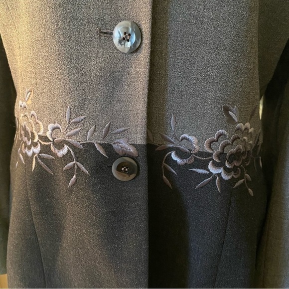 Collections for Le Suit charcoal and black embroidered jacket for corporate chic - Picture 1 of 7